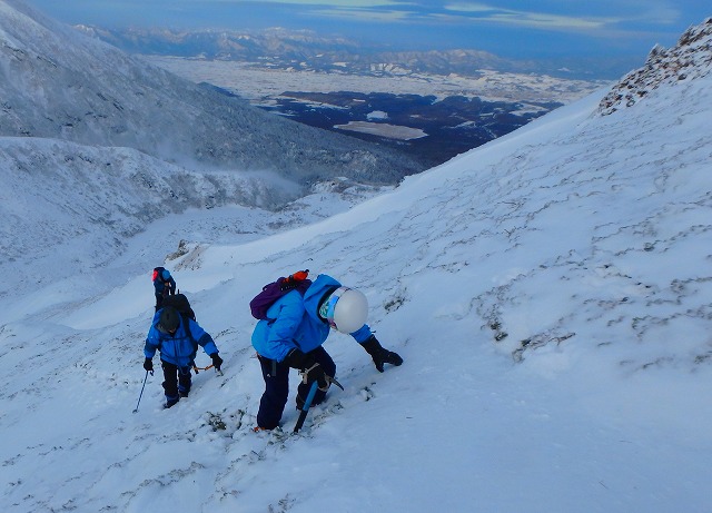 アイゼン歩行の様子